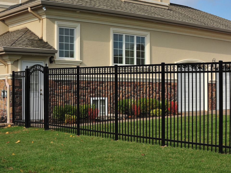 Aluminum Fencing - Carl's Fencing, Decking, Window Replacement and Home ...