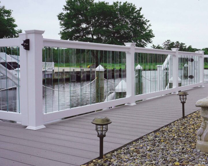 Coastal White T-Rail With Clear Glass Balusters
