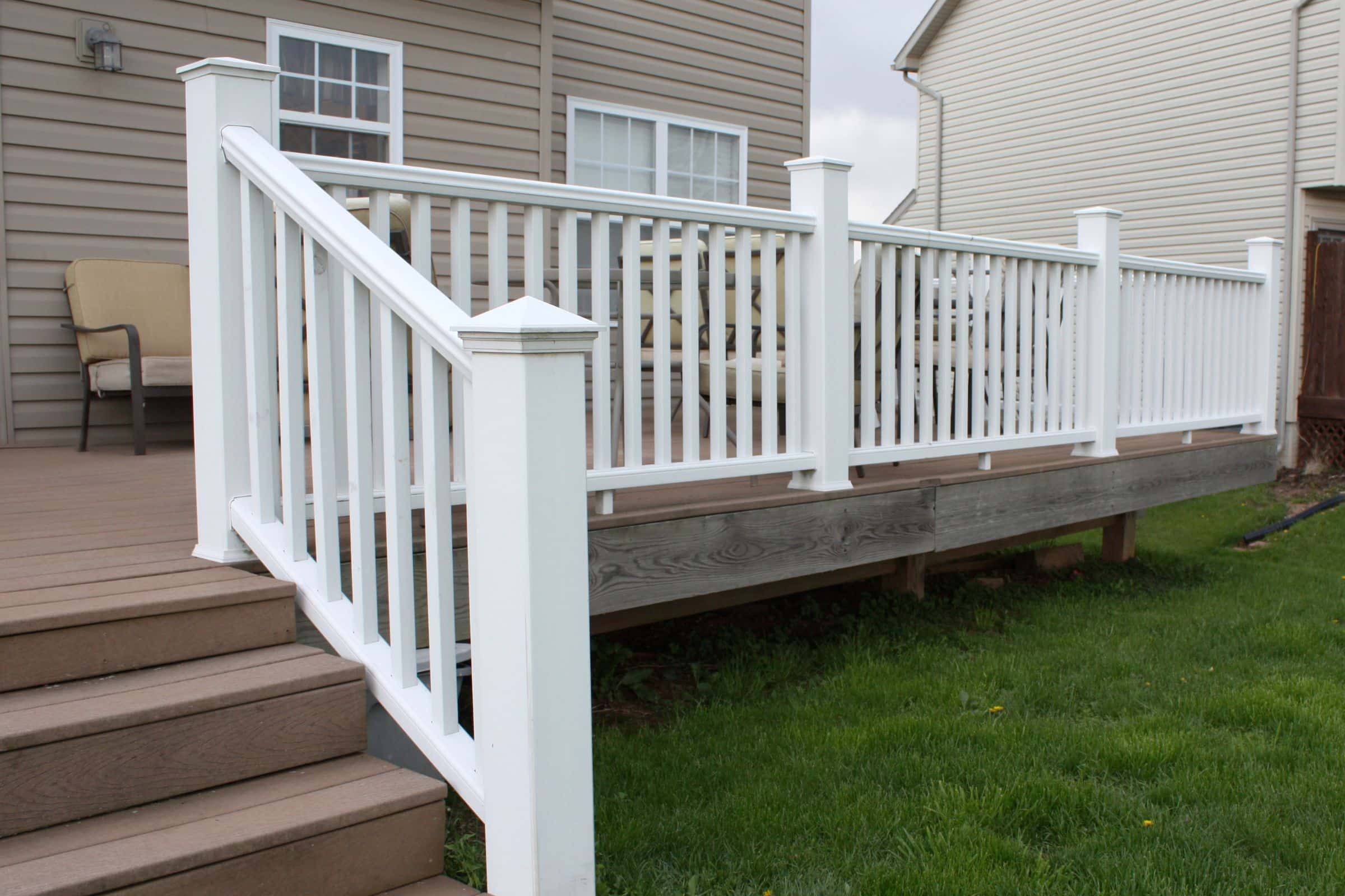 Vinyl vs. Aluminum Railing: Which Deck Railing Material is Right for You