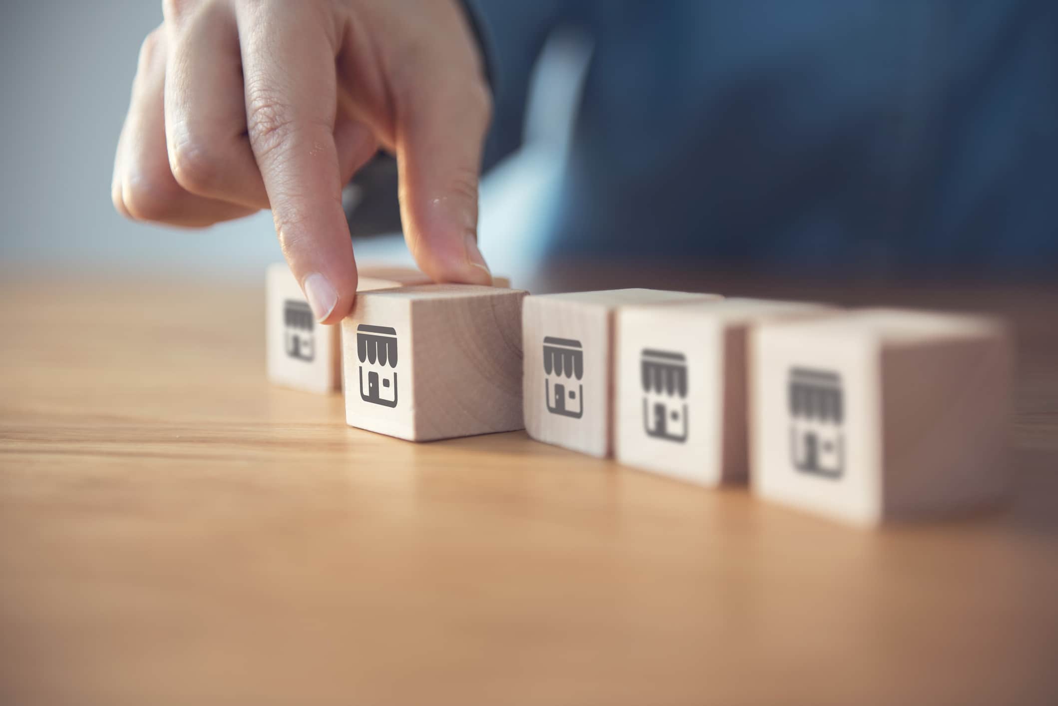 Selecting the Right Roofing Contractor Company for Replacing Your Roof