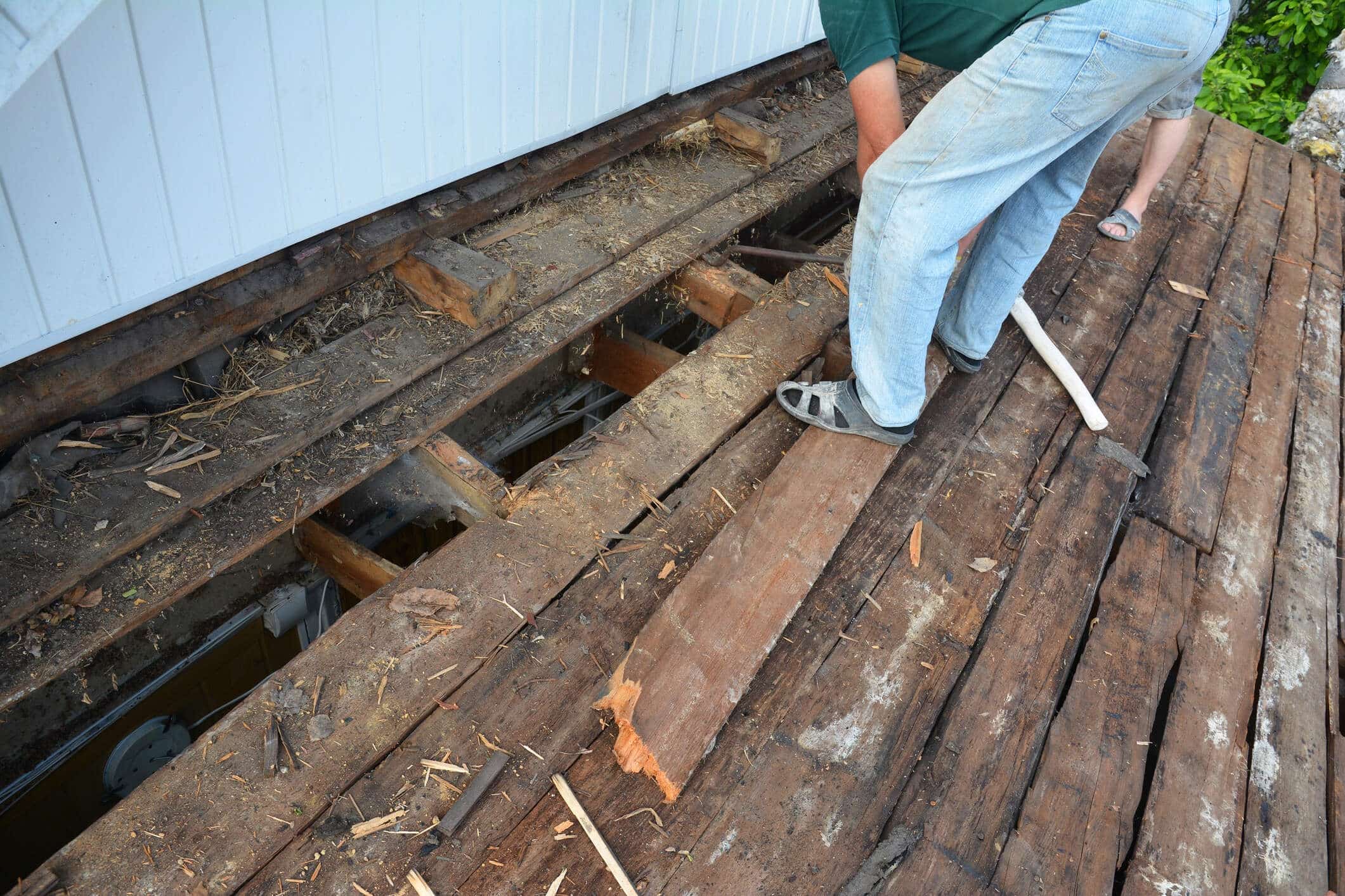 Signs of a Damaged Roof Sheathing